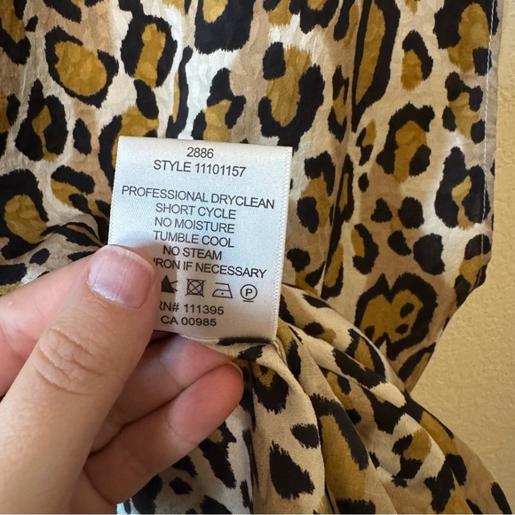 Tory Burch Women’s Leopard Print Silk Blouse Top - Picture 13 of 13